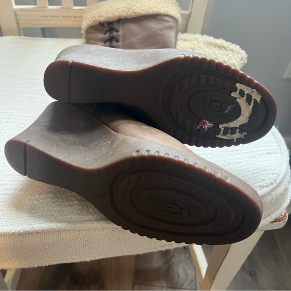 UGG 5450 Felicity Brown Leather Boots Sheepskin Cuff Wedge Heel Size 7 Pre-Owned - Picture 6 of 7